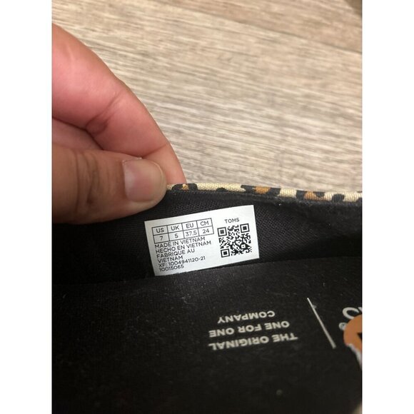 TOMS Women's Leopard Print Slip-On Shoes - Size 7 US - Picture 3 of 4